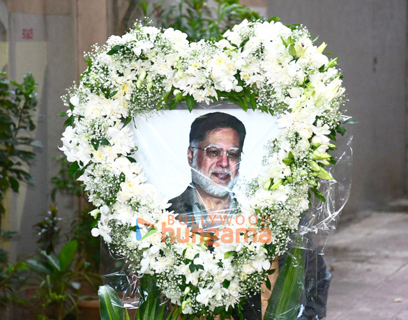 photos kareena kapoor khan and others snapped outside malaika aroras fathers house in bandra 6