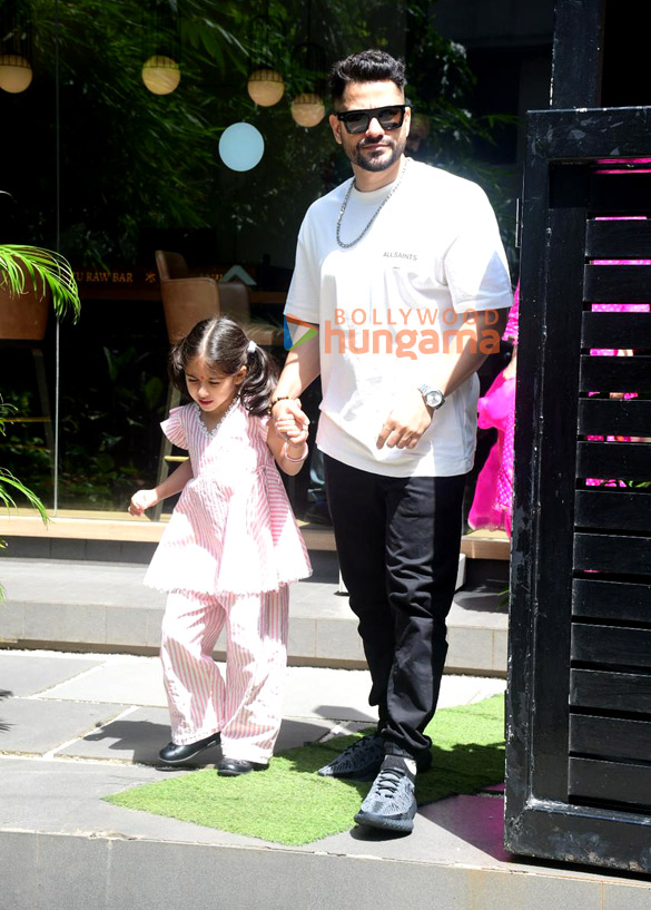 photos kunal khemu soha ali khan and patralekha snapped in bandra 4