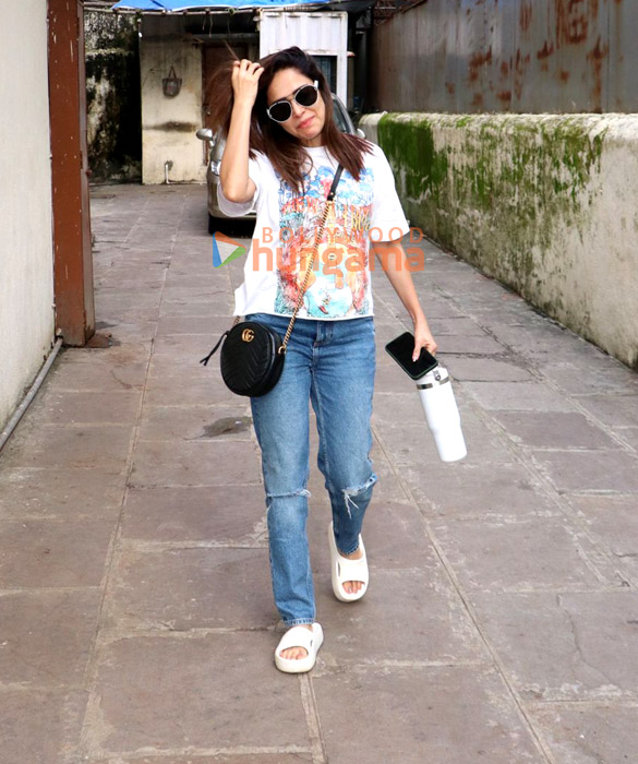 photos nushrratt bharuccha snapped in bandra 3 4