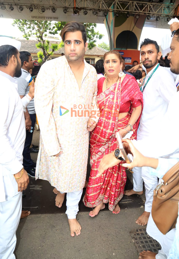 photos parineeti chopra randeep hooda and others snapped at lalbaugcha raja 3