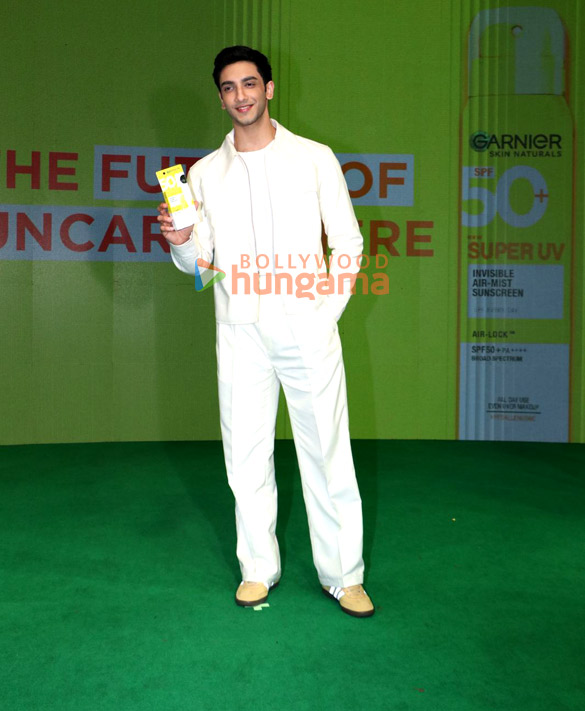 photos pooja hegde and vedang raina snapped at garnier event in worli 2 2