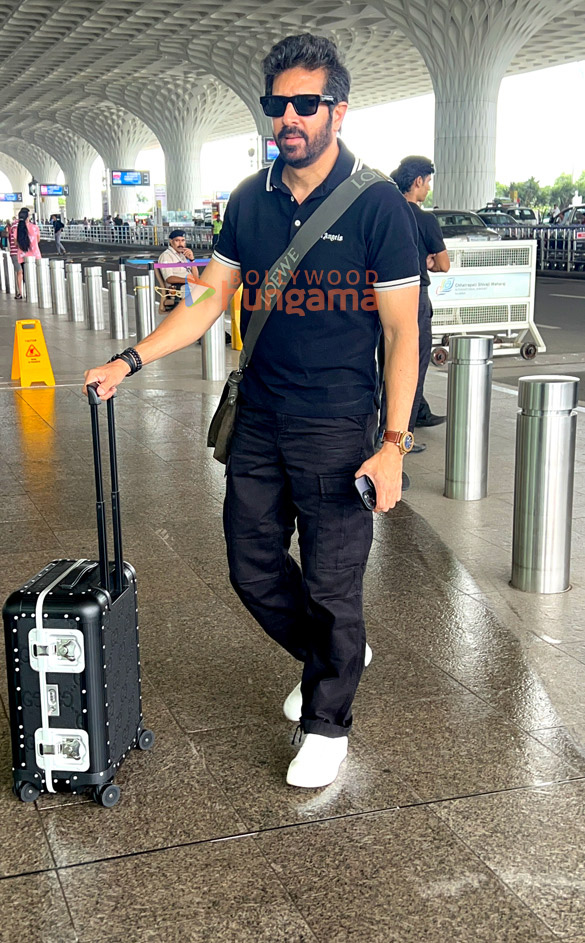 photos rajkummar rao and kabir khan snapped at the airport 2