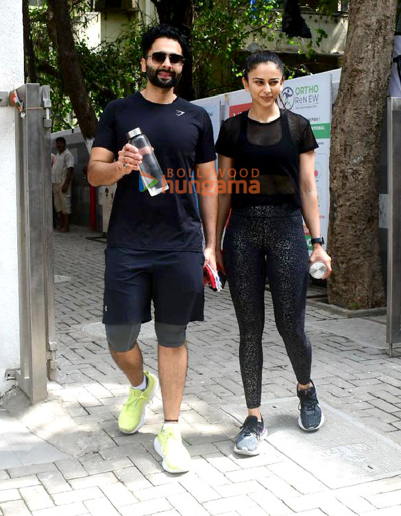 photos rakul preet singh and jackky bhagnani snapped outside the gym in santacruz 4