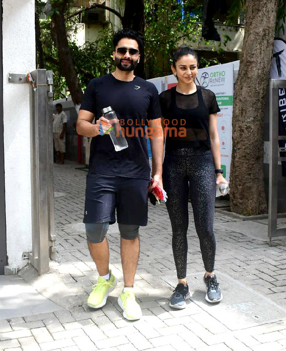 photos rakul preet singh and jackky bhagnani snapped outside the gym in santacruz 6