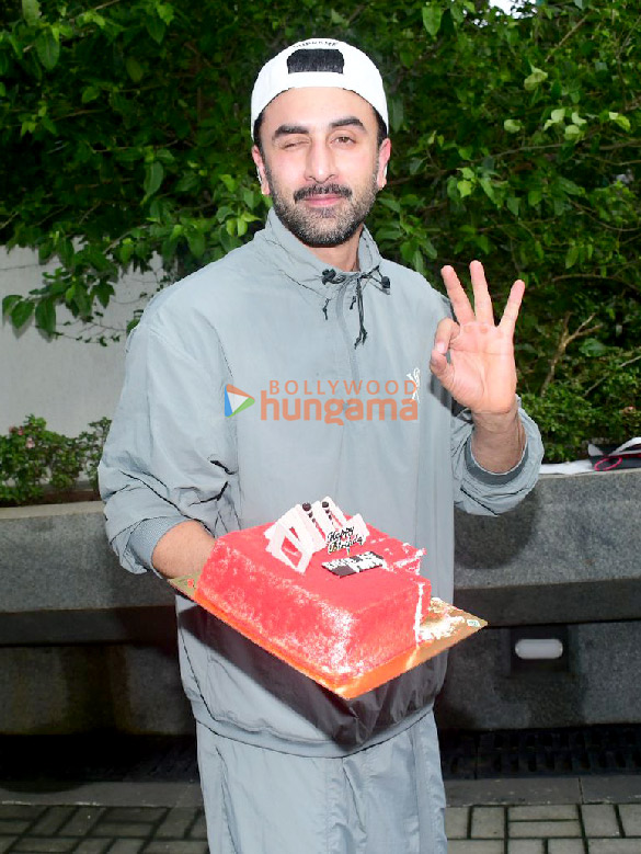 Photos: Ranbir Kapoor celebrates his birthday with the media Photos: Ranbir Kapoor celebrates his birthday with the media