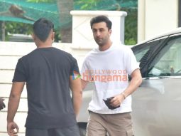 Photos: Ranbir Kapoor snapped at Sanjay Leela Bhansali’s house in Versova