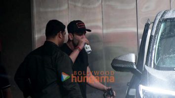 Photos: Ranbir Kapoor snapped outside a clinic in Bandra