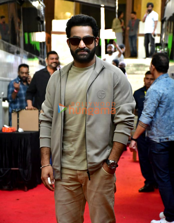 photos saif ali khan janhavi kapoor and jr ntr snapped promoting devara 3