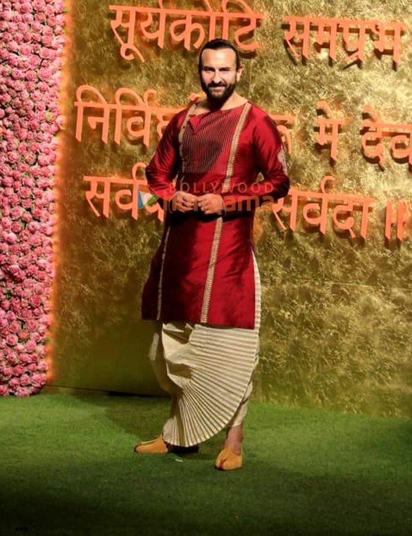 photos saif ali khan kareena kapoor khan tiger shroff and others snapped at ambanis house for ganesh chaturthi celebration 11
