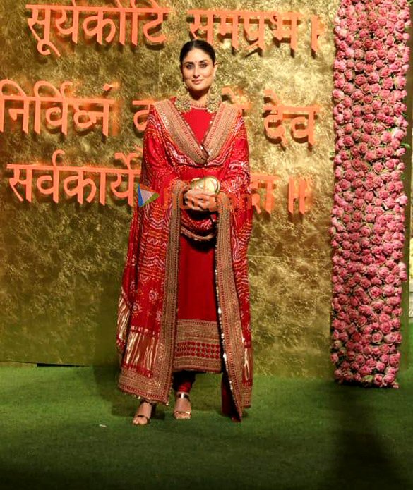 photos saif ali khan kareena kapoor khan tiger shroff and others snapped at ambanis house for ganesh chaturthi celebration 13