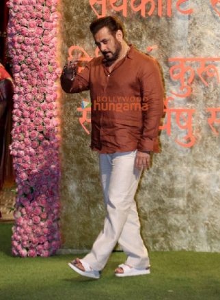 Photos: Salman Khan, Saif Ali Khan, Kareena Kapoor Khan, Tiger Shroff and others snapped at Ambani’s house for Ganesh Chaturthi celebration