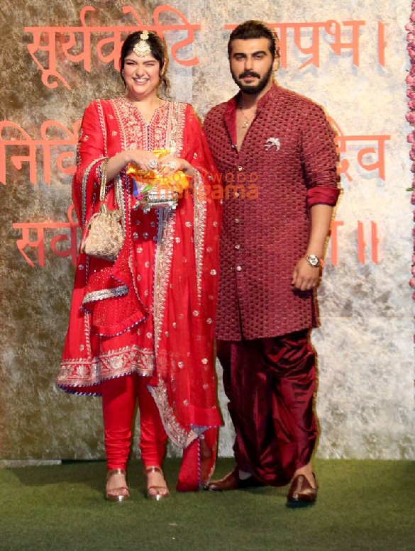 photos saif ali khan kareena kapoor khan tiger shroff and others snapped at ambanis house for ganesh chaturthi celebration 26