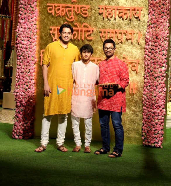photos saif ali khan kareena kapoor khan tiger shroff and others snapped at ambanis house for ganesh chaturthi celebration 3