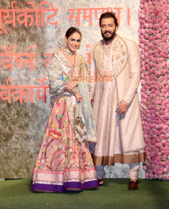 photos saif ali khan kareena kapoor khan tiger shroff and others snapped at ambanis house for ganesh chaturthi celebration 31