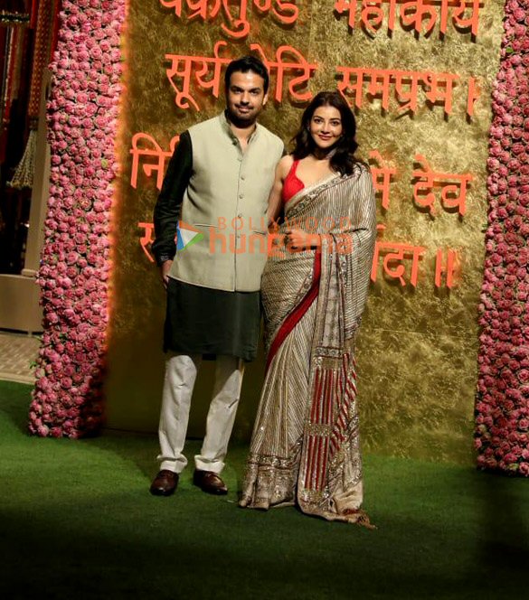 photos saif ali khan kareena kapoor khan tiger shroff and others snapped at ambanis house for ganesh chaturthi celebration 4