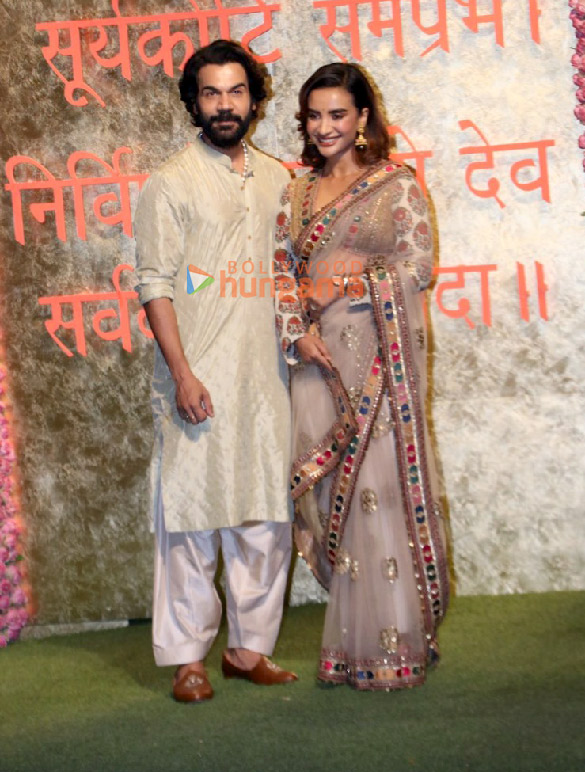 photos saif ali khan kareena kapoor khan tiger shroff and others snapped at ambanis house for ganesh chaturthi celebration 44
