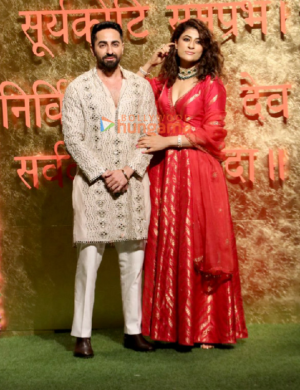 photos saif ali khan kareena kapoor khan tiger shroff and others snapped at ambanis house for ganesh chaturthi celebration 53