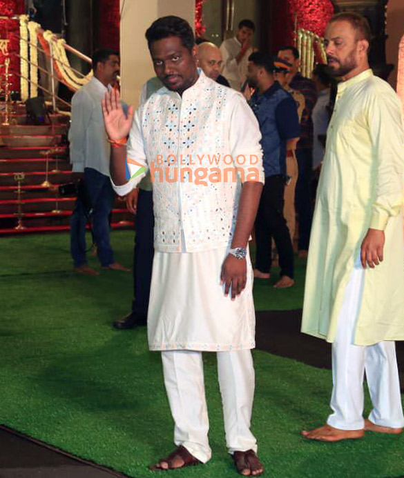 photos sanjay dutt sonakshi sinha zaheer iqbal and others snapped at cms residence for ganpati darshan 1 7