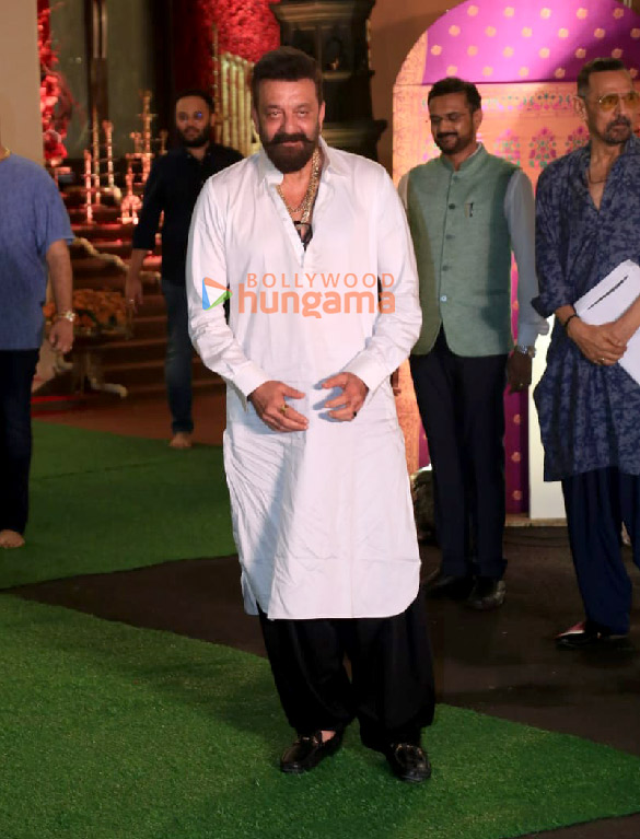 photos sanjay dutt sonakshi sinha zaheer iqbal and others snapped at cms residence for ganpati darshan 5