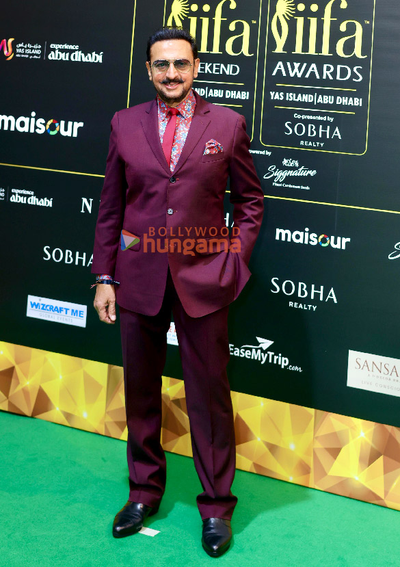 photos shah rukh khan rani mukerji kriti sanon janhvi kapoor and others grace the green carpet of iifa awards 2024 19