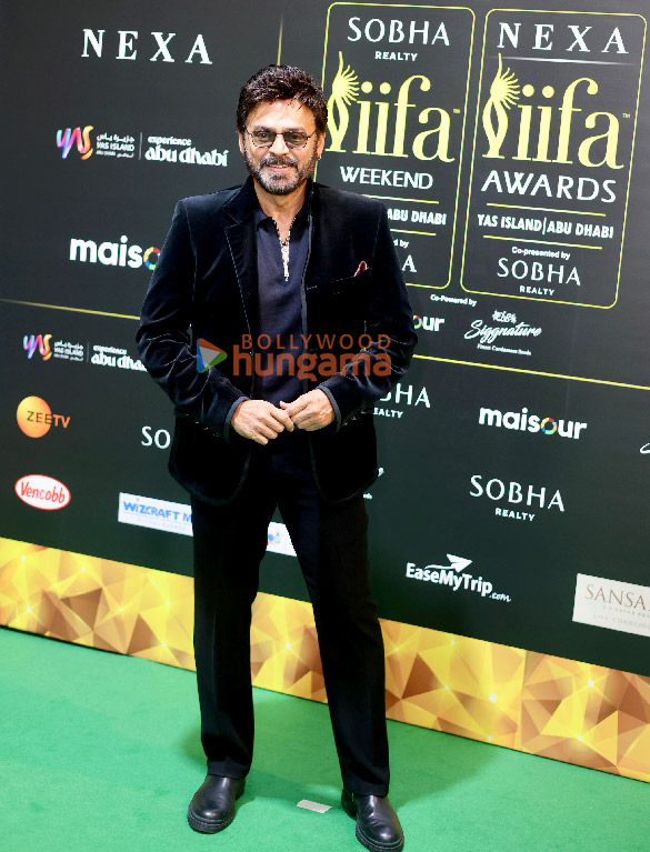 photos shah rukh khan rani mukerji kriti sanon janhvi kapoor and others grace the green carpet of iifa awards 2024 22