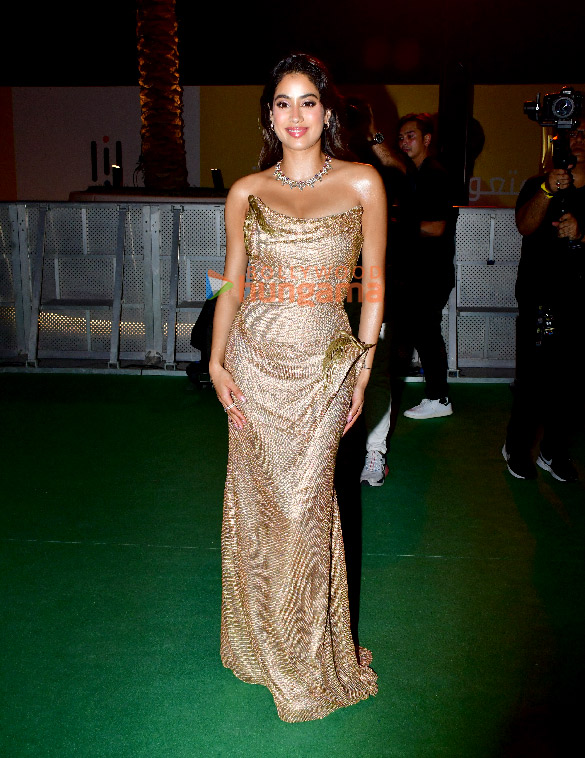 photos shah rukh khan rani mukerji kriti sanon janhvi kapoor and others grace the green carpet of iifa awards 2024 33