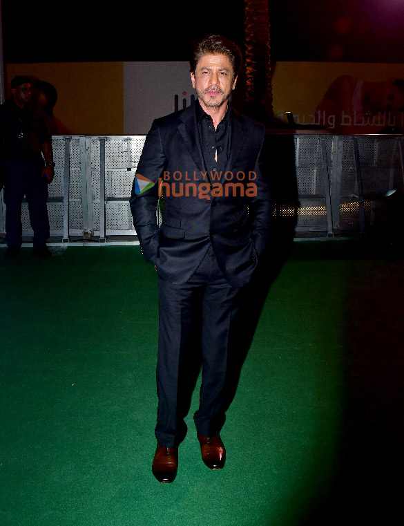 photos shah rukh khan rani mukerji kriti sanon janhvi kapoor and others grace the green carpet of iifa awards 2024 36