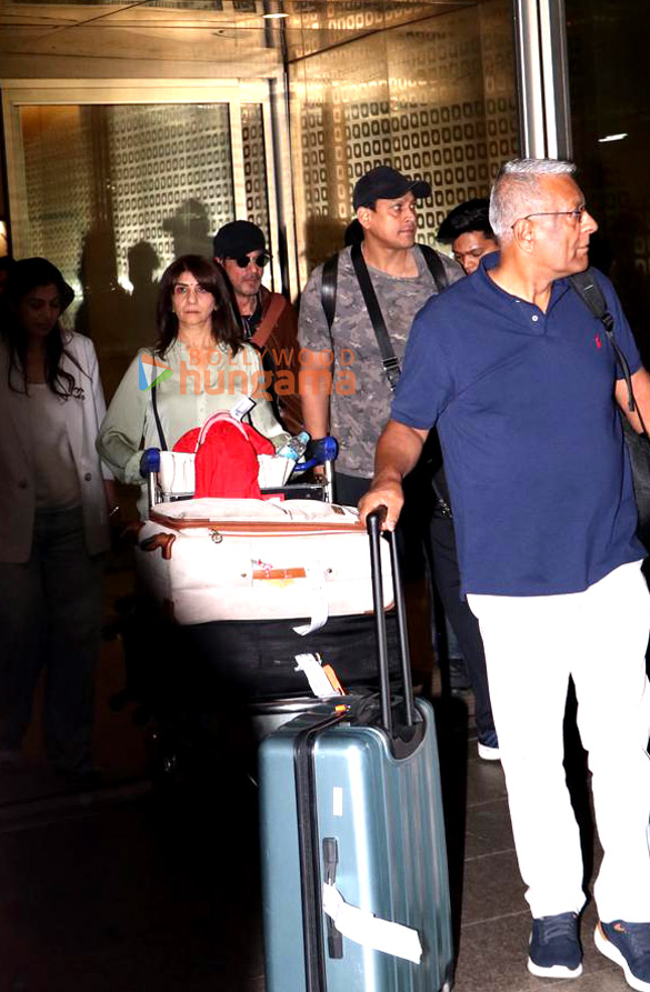 photos shah rukh khan and kiara advani snapped at the airport 3