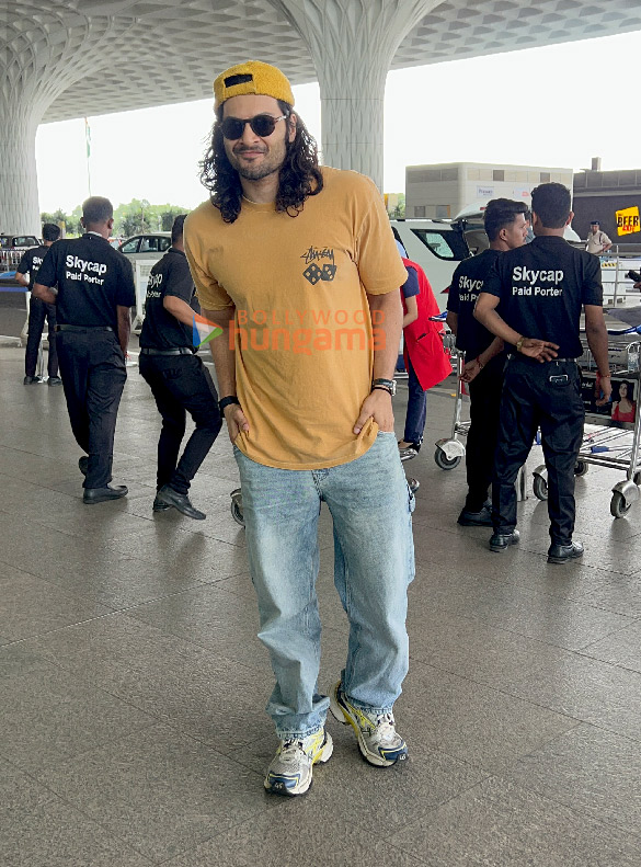 photos siddhant chaturvedi malavika mohanan disha patani and others snapped at the airport 5