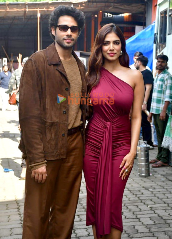 photos siddhant chaturvedi malavika mohanan and raghav juyal snapped during yudhra promotions on the sets of indias best dancer 2