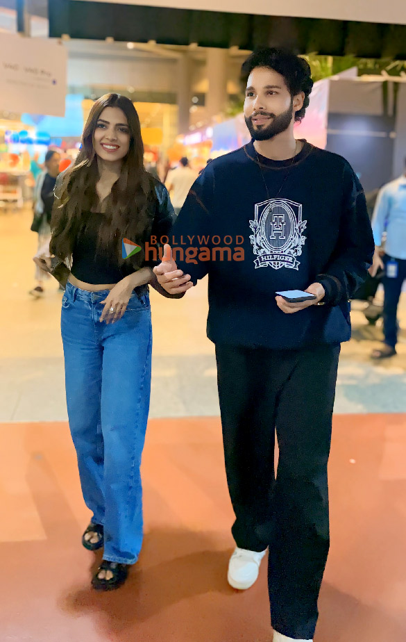 photos siddhant chaturvedi and malavika mohanan snapped at the airport 4