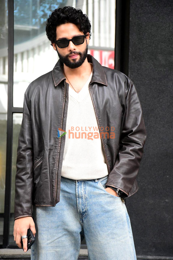 Photos: Siddhant Chaturvedi snapped at Excel Entertainment’s office in Khar Photos: Siddhant Chaturvedi snapped at Excel Entertainment’s office in Khar