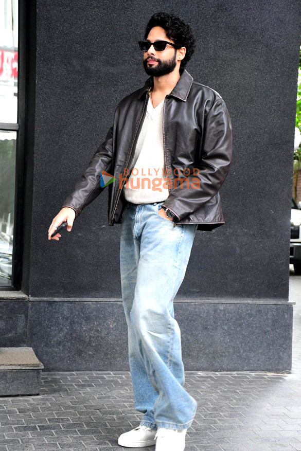 photos siddhant chaturvedi snapped at excel entertainments office in khar 4 2
