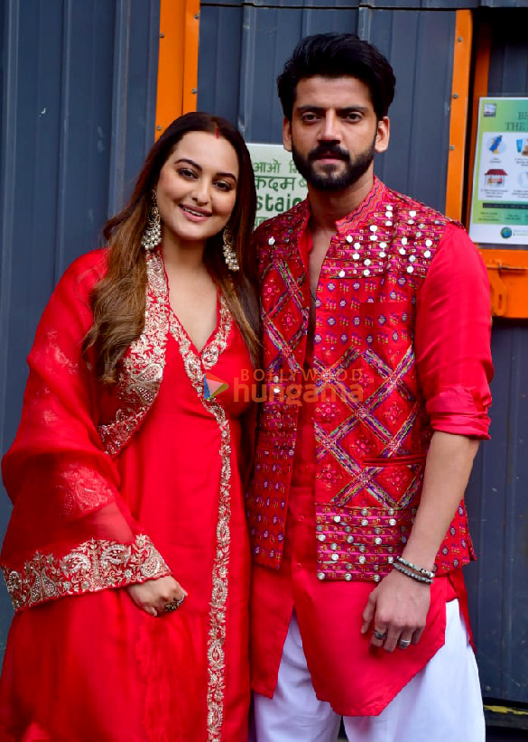photos sonakshi sinha and zaheer iqbal snapped with karisma kapoor on the sets of indias best dancer 4 2