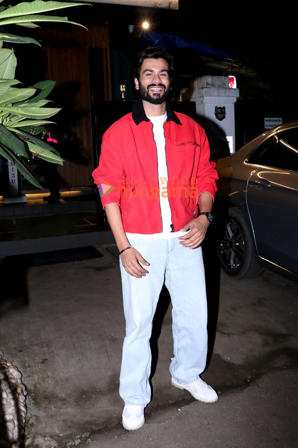 photos sunny kaushal snapped in bandra 1 2