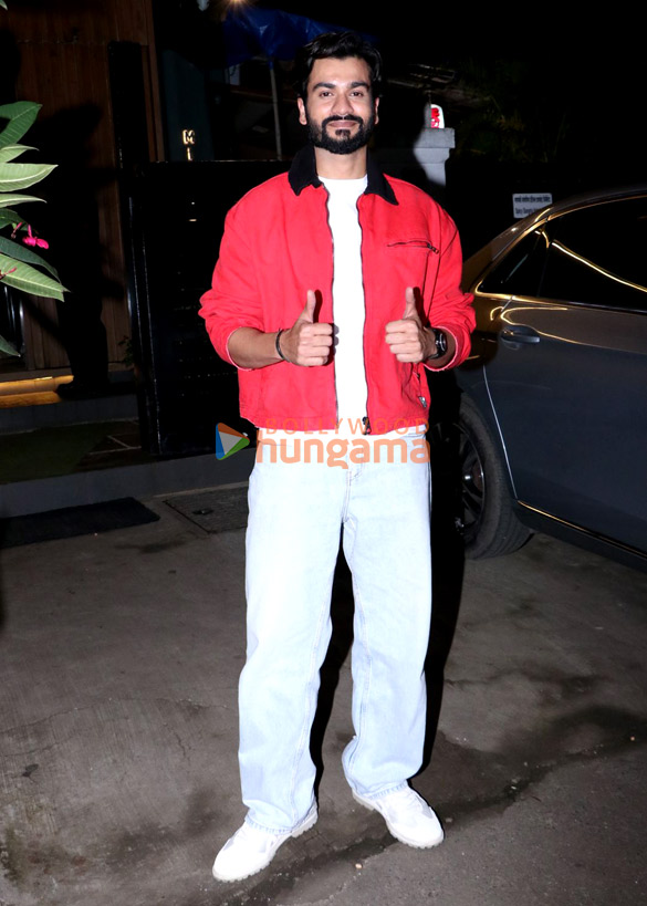 Photos: Sunny Kaushal snapped in Bandra Photos: Sunny Kaushal snapped in Bandra