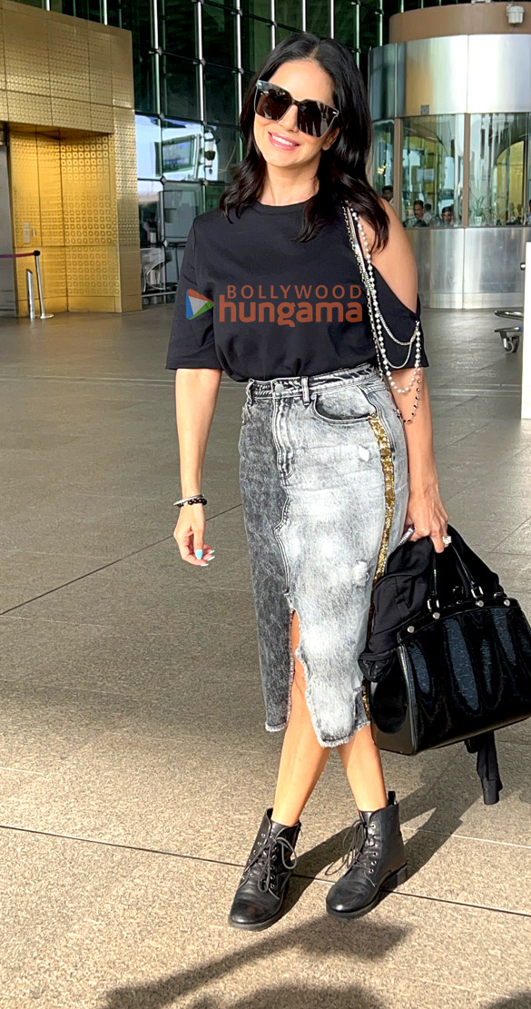Photos: Sunny Leone and Vedhika Kumar snapped at the airport Photos: Sunny Leone and Vedhika Kumar snapped at the airport