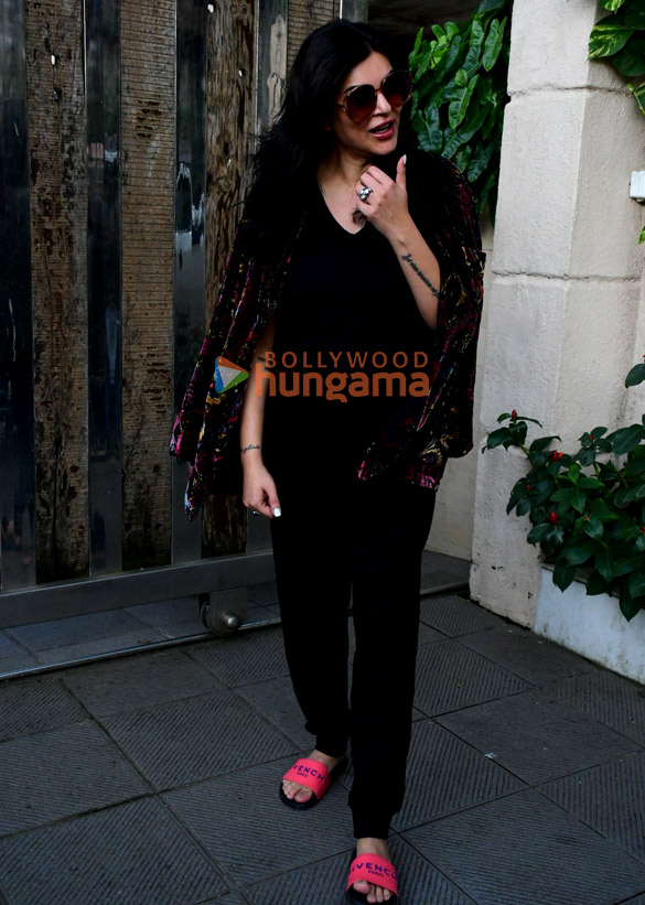 photos sushmita sen snapped outside dental clinic 2