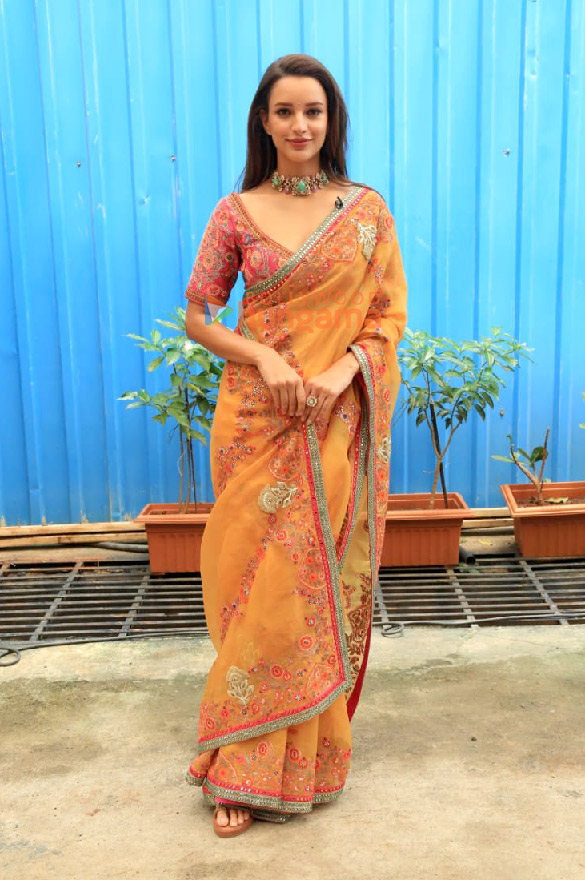 photos triptii dimri and rajkumar rao snapped promoting vicky vidya ka woh wala video at indias best dancer set 5