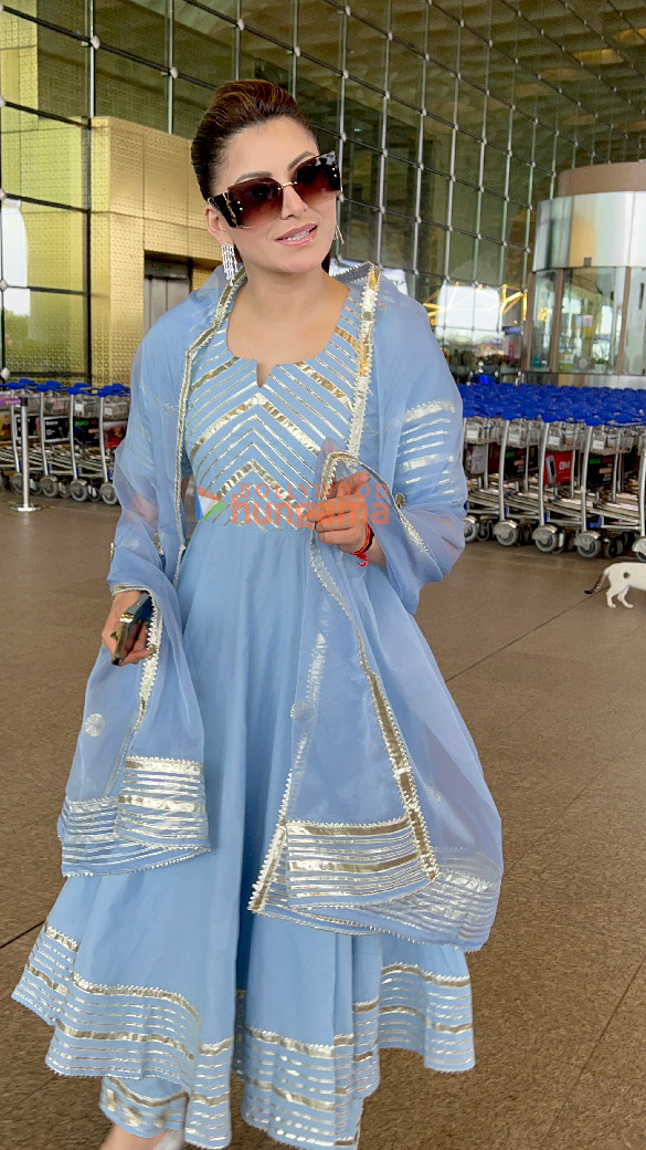 photos urvashi rautela snapped at the airport 2 12