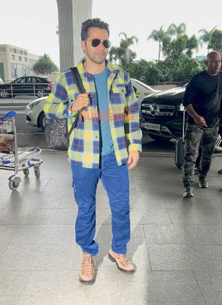 Photos: Varun Dhawan, Sonu Sood, Sonali Bendre and others snapped at the airport