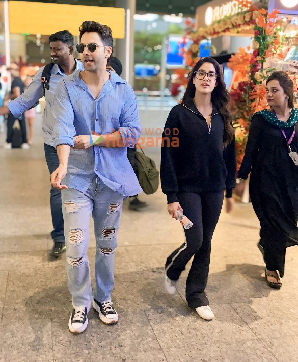Photos: Varun Dhawan and Janhvi Kapoor snapped at the airport Photos: Varun Dhawan and Janhvi Kapoor snapped at the airport