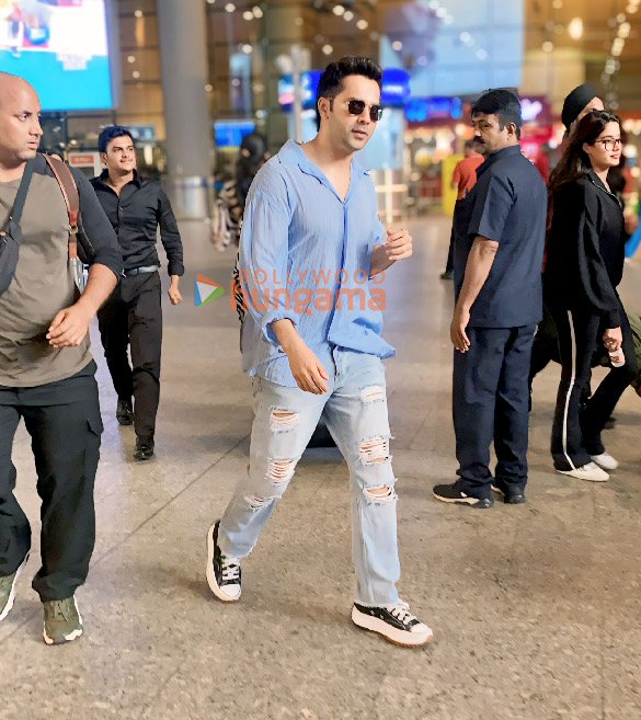 photos varun dhawan and janhvi kapoor snapped at the airport 2