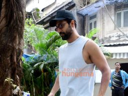 Photos: Vicky Kaushal spotted outside a dance class in Santacruz