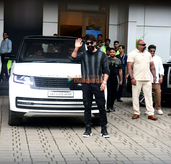 Photos: Yash snapped at Kalina airport Photos: Yash snapped at Kalina airport