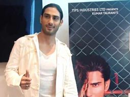 Prateik Babbar poses with ‘Beinteha’ poster in all white