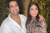 Sana Makbul & Rajiv Adatia’s fun chit chat with paps