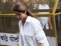 Shilpa & Shamita Shetty get clicked by paps at Malaika Arora’s residence