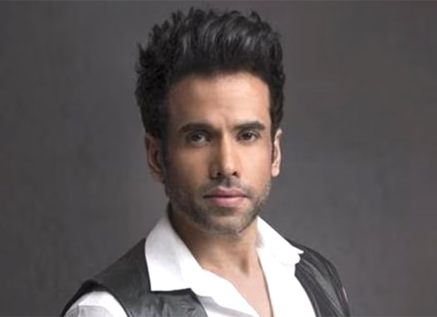 Tusshar Kapoor warns social media fam about his Fb account being HACKED! : Bollywood Information