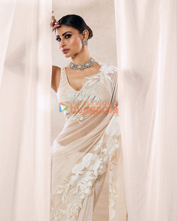 mouni roy 6 81